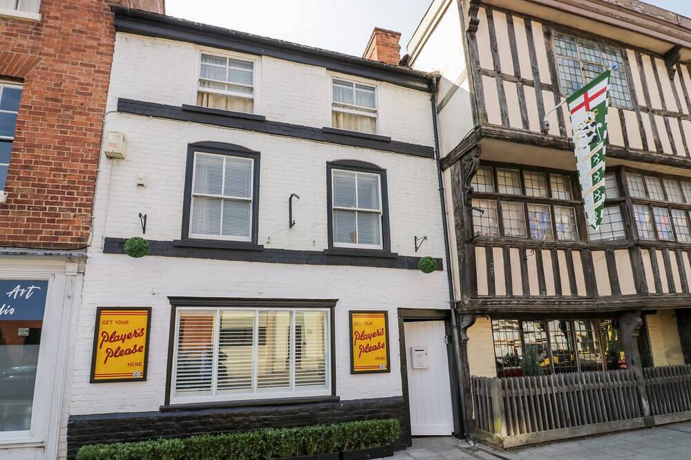 The Old Paper Shop, pet friendly in Tewkesbury in Tewkesbury, Gloucestershire