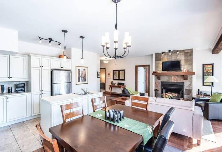 Location de vacances pour 4 personnes, avec balcon et piscine dans Mont-Tremblant