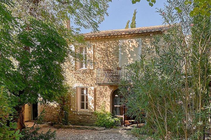 Large 18th century Provencal cottage, restored
5 bedrooms, 4 bathrooms in Oppède, Parc naturel régional du Luberon