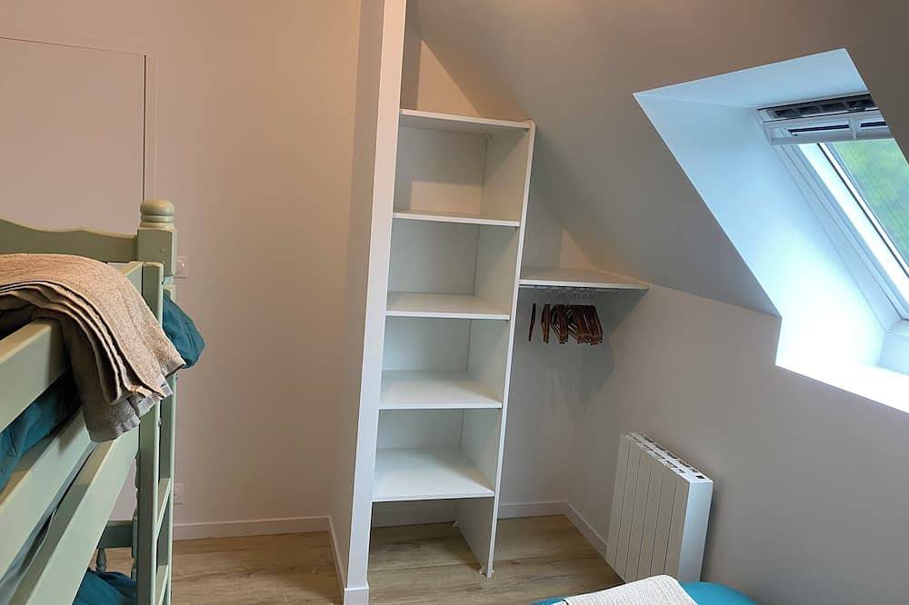 Completely renovated Breton house in Plougrescant in Plougrescant, Pink Granite Coast