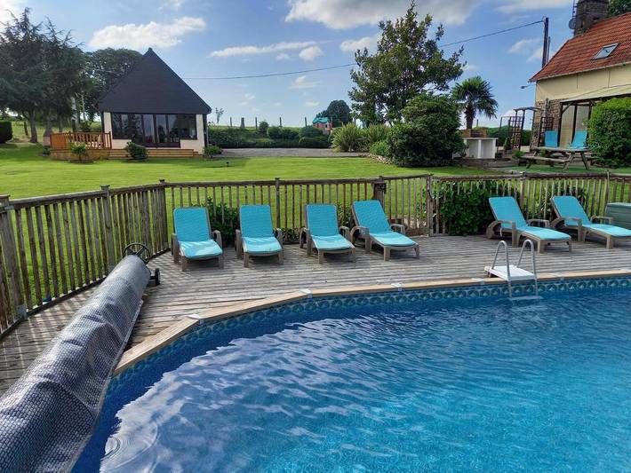 Gîte pour 4 personnes, avec jardin ainsi que piscine et vue dans Le Mesnil-Adelée