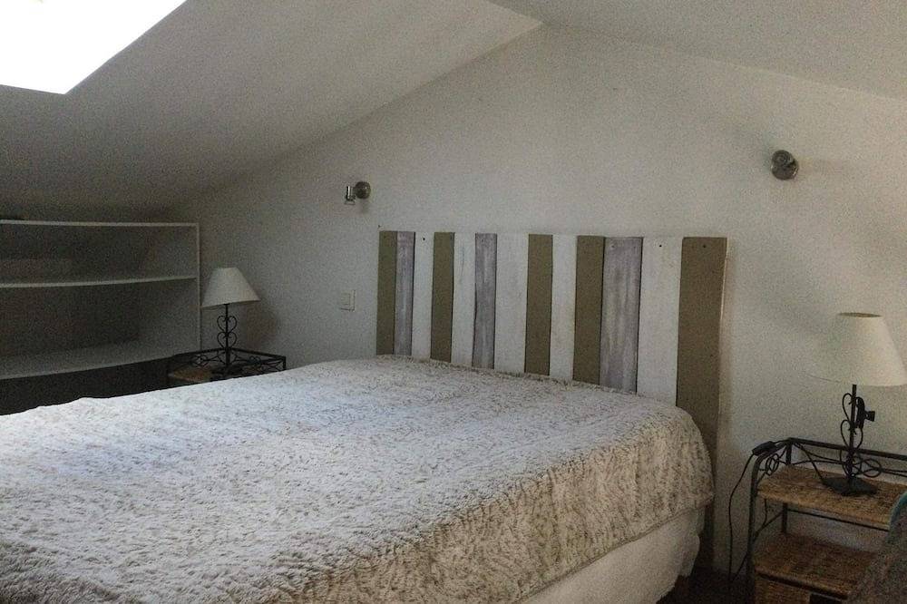 Studio for 4 people with pool access in Graveson, Arles region
