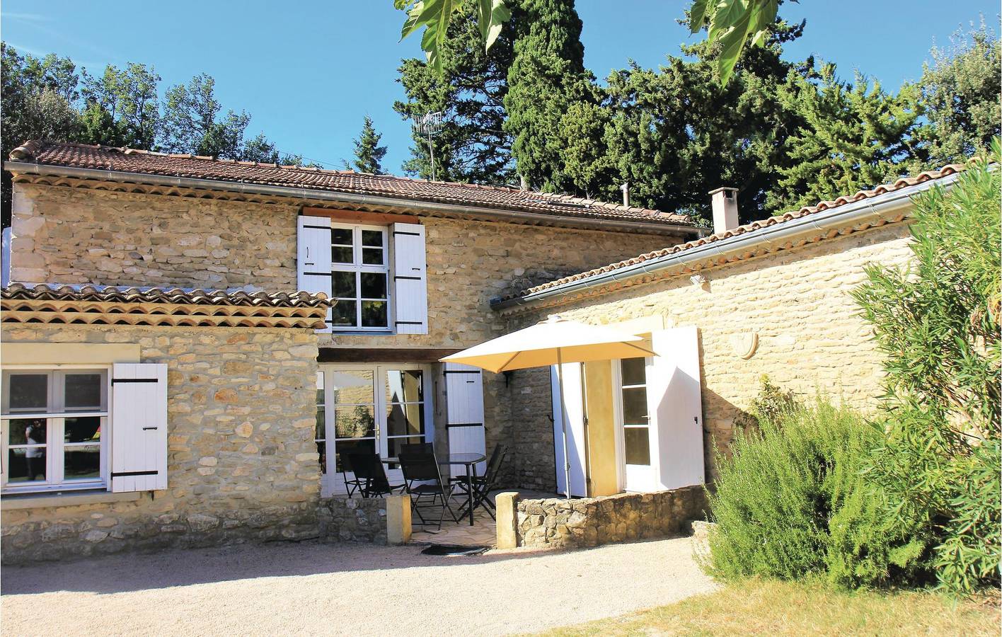 Location de 150m2 : Piscine, Parking, Internet, 1.5km de Montségur in Montségur-sur-Lauzon, Région de nyons