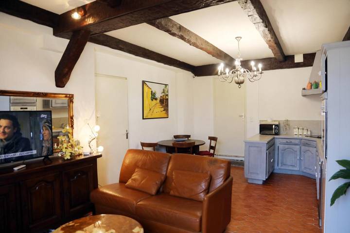 Entire apartment, Villa 'Loudéro' with Private Terrace and Wi-Fi in Bédarieux, Béziers region