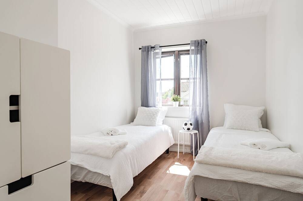 Ganze Wohnung, Linneby 5 minutes from center, private parking in the yard in Uddevalla, Norra Västkusten