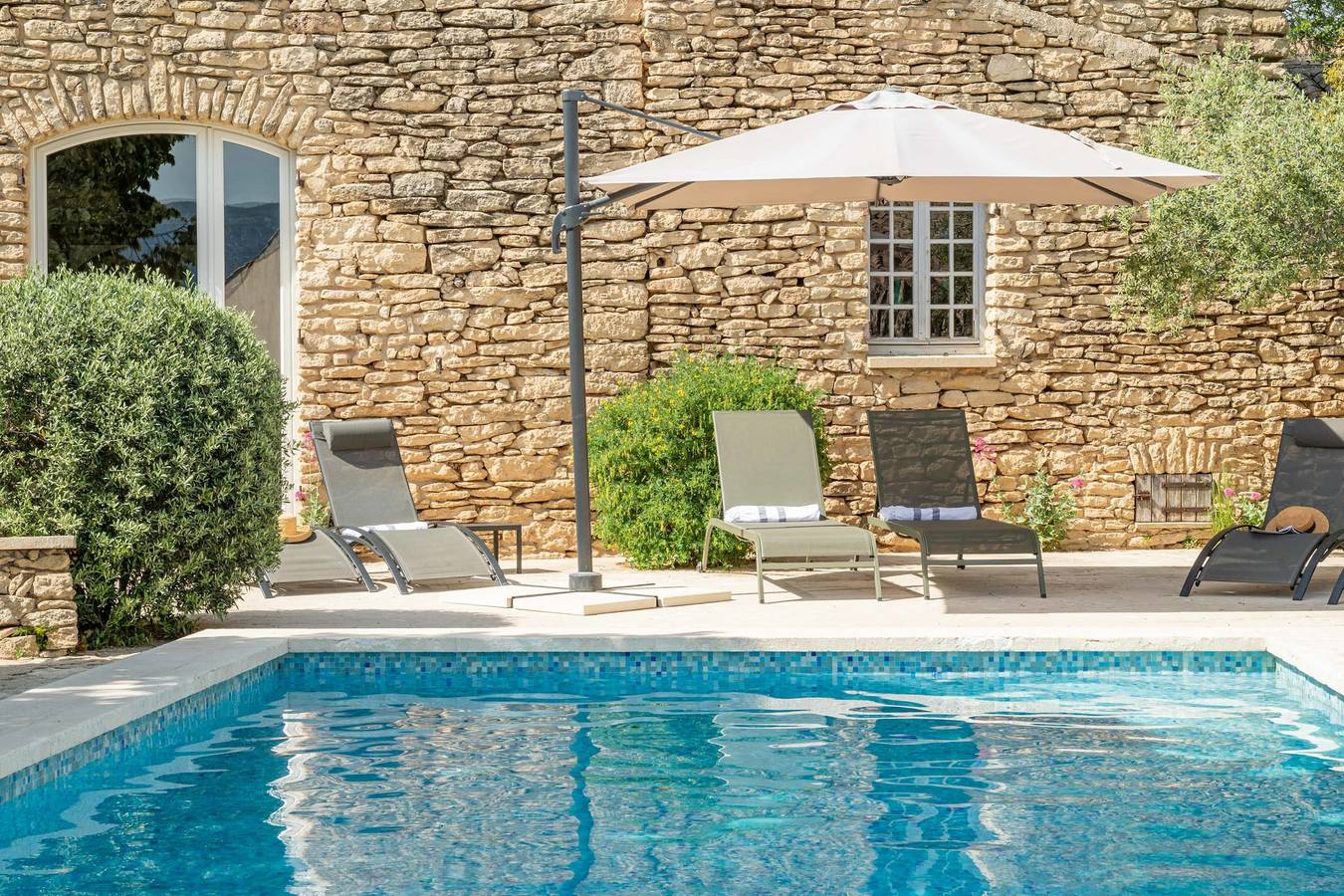 L'Evasion: Traditioneel Provencaals huis te huur met zwembad in Cabrières-d'Avignon, Parc naturel régional du Luberon