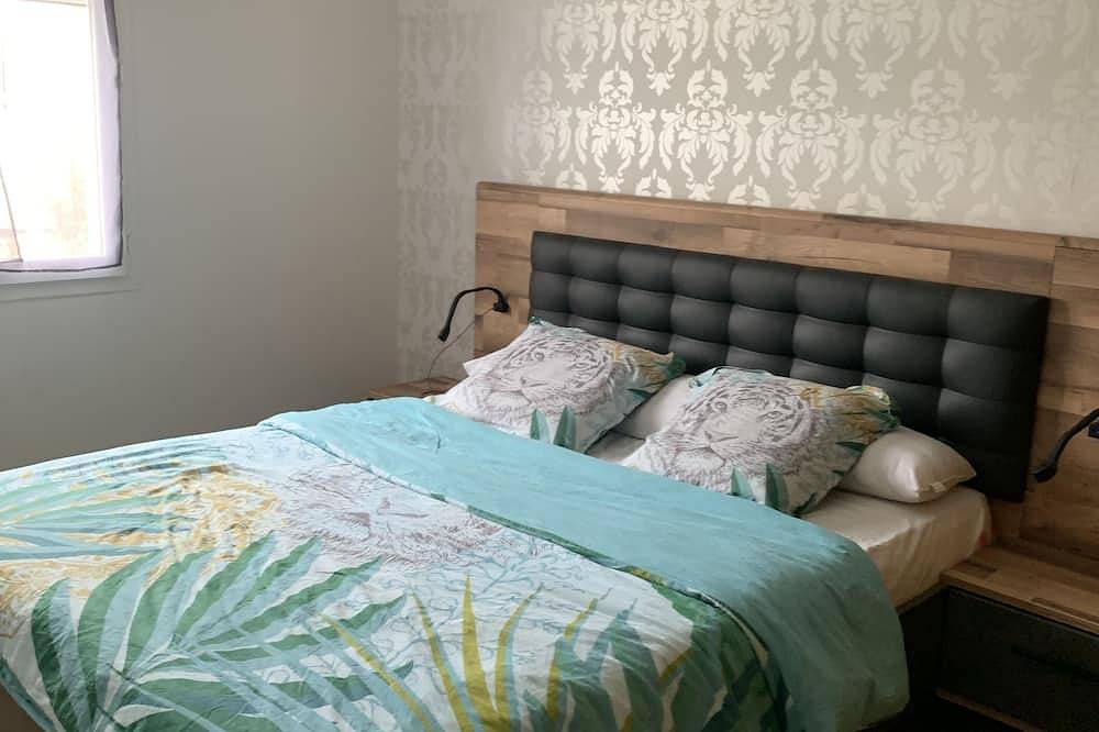 Villa 6 persons in Beaucaire, Nimes region