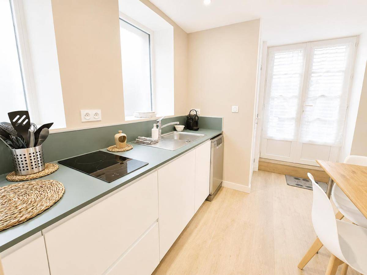 Appartement entier, Côté cour chaleureuse maison de ville in L'Isle-d'Espagnac, Charente