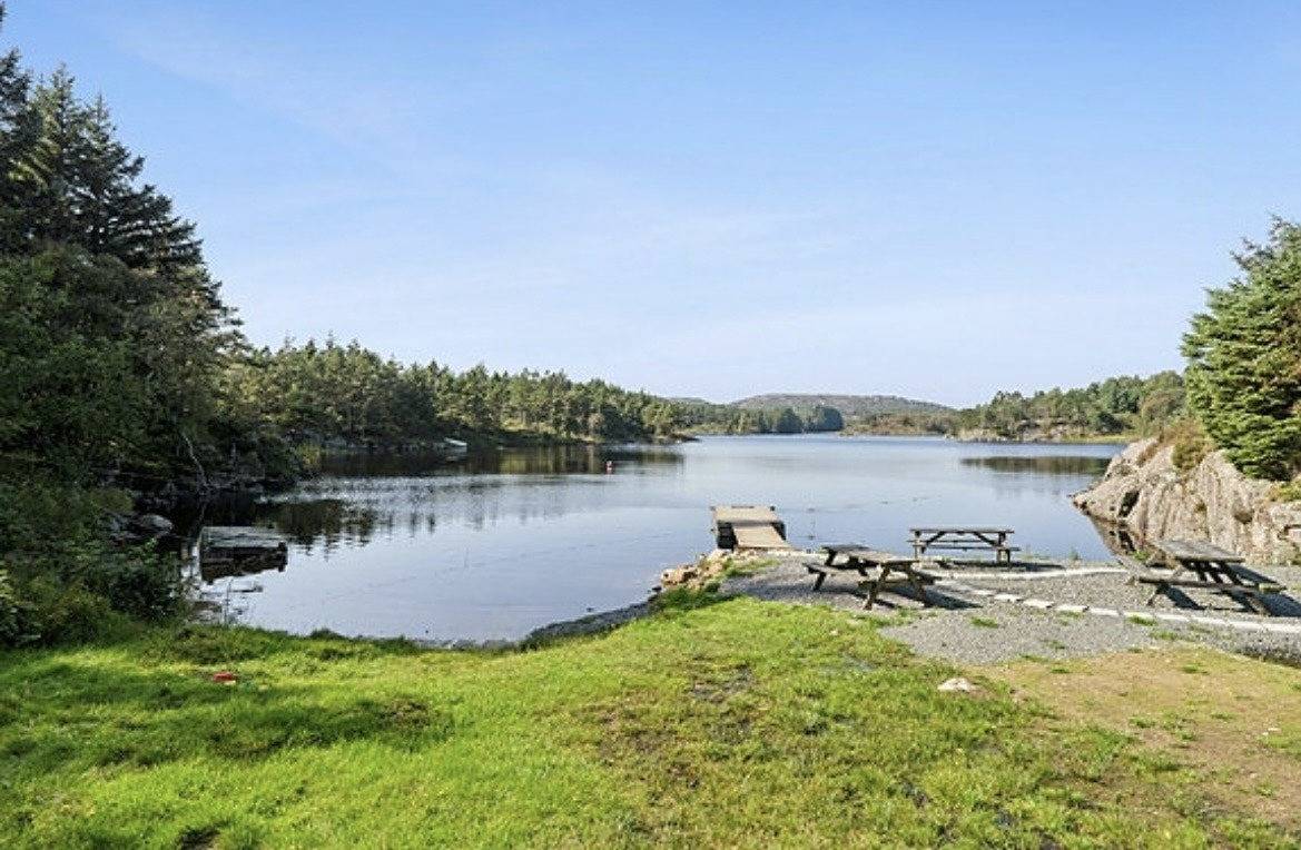 Flott hytte tett på naturen ved Lindesnes in Lindesnes 