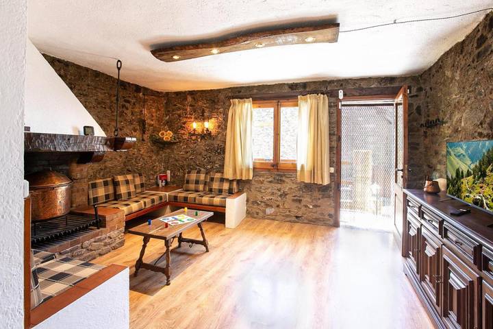 Location de vacances pour 5 personnes, avec jardin et vue à Pardines - 4