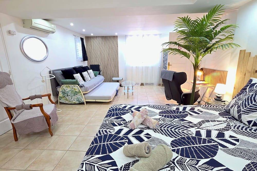 T2 45m2 with garden, Air conditioning, Parking, Quiet, Comfortable, Beach 800m in Saint-Raphaël, Mittelmeerküste (Frankreich)