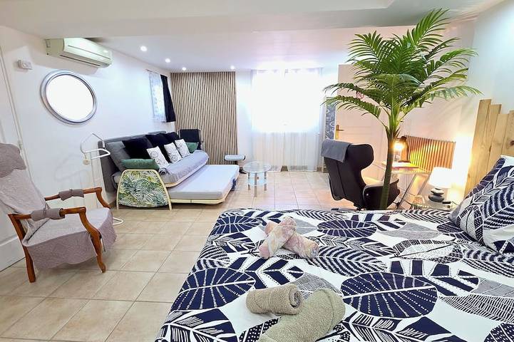 2-bedroom apartment, 45 m², with garden, air conditioning, parking, quiet, comfortable, beach 800 m away in Saint-Raphael Varo, Costa mediterranea (Francia)
