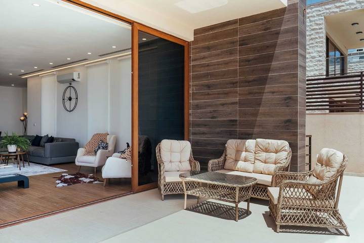 Villa für 8 Personen, mit Balkon/Terrasse und Garten sowie Pool und Sauna in Montenegro - 3