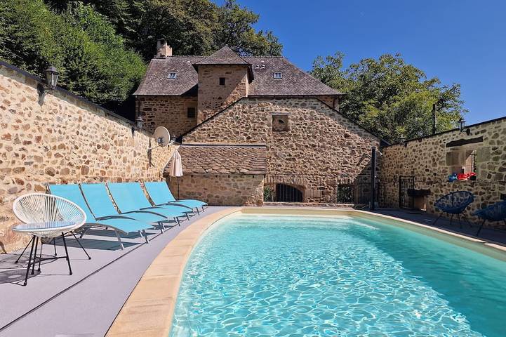 Château pour 15 personnes, avec jardin en Corrèze