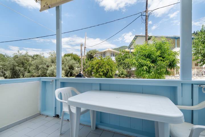Hel studio-lejlighed, Studio for 2 personer med have in Agios Nikitas, Grækenland