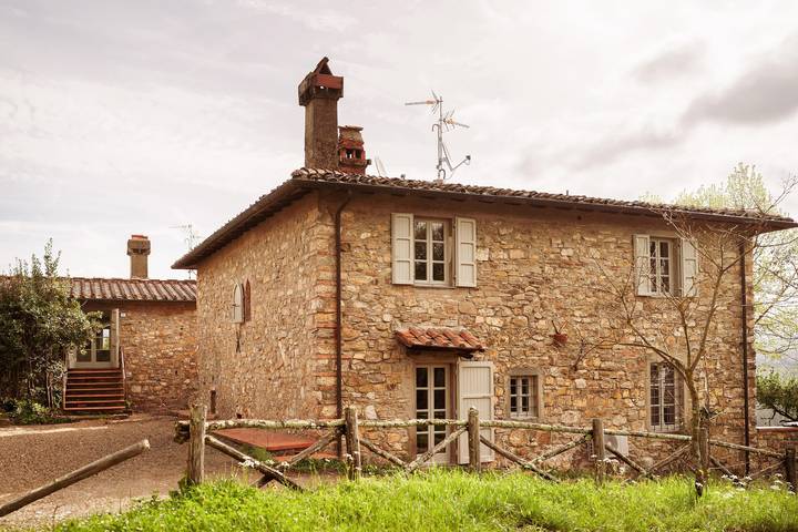 Villa per 12 persone, con piscina, adatto a famiglie con bambini in Poppi