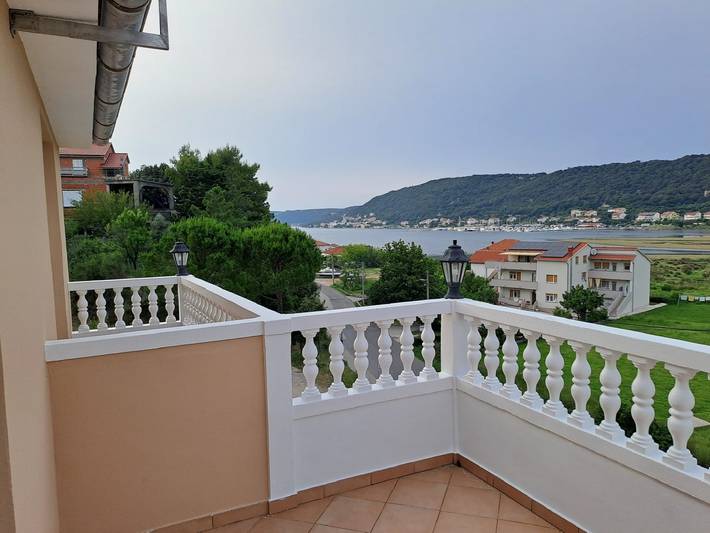 Ferienwohnung für 4 Personen, mit Meerblick und Balkon sowie Garten in Supetarska Draga