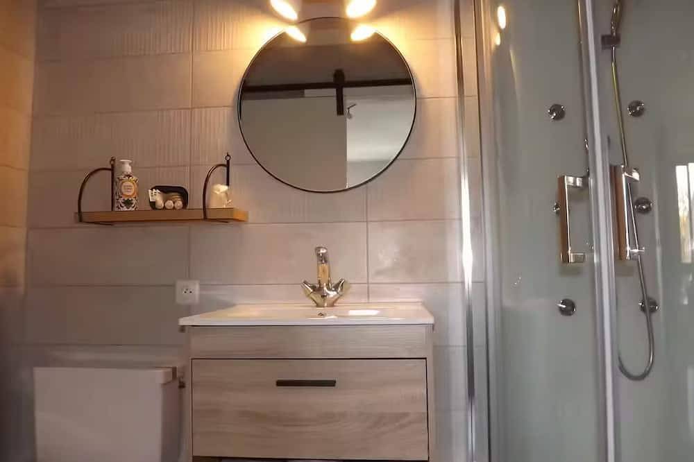 Apartamento entero, Briand : Beautiful bright apartment, near train station, ideal for couple in Charleville-Mézières, Ardenas