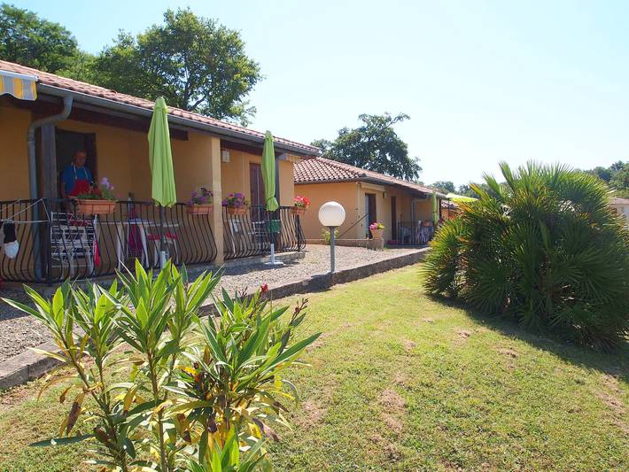 Apartamento entero, Apartamento 'Palmiers 2' con jardín privado y Wi-Fi in Cazaubon, Gers