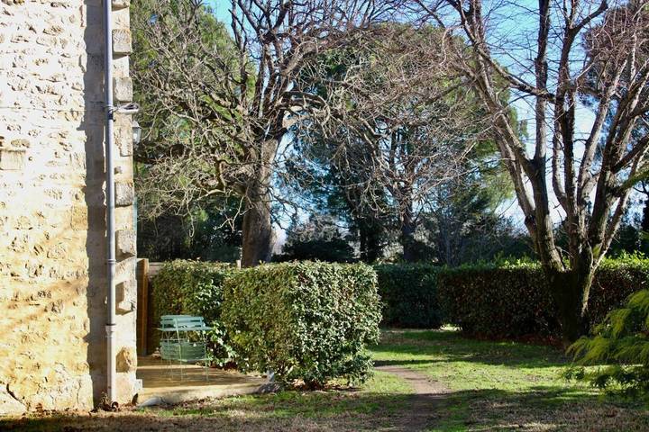 Maison d’hôte pour 2 personnes, avec terrasse ainsi que piscine et jardin, animaux acceptés