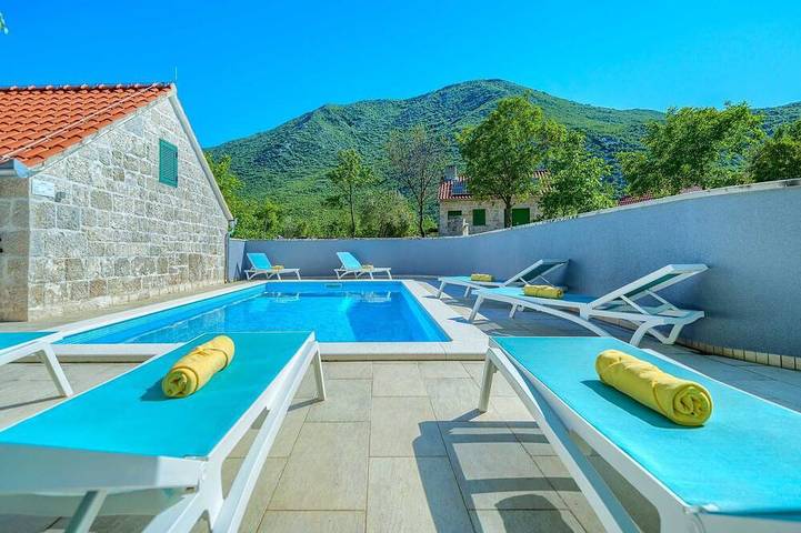 Villa für 8 Personen, mit Garten und Balkon - 1