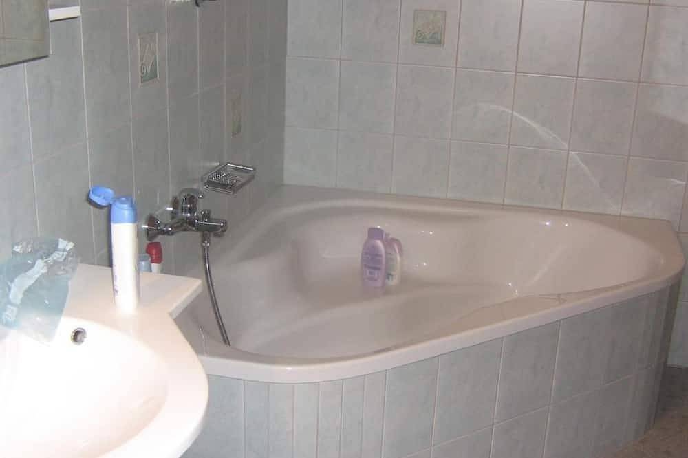 Doppelzimmer mit Dusche, Wc - Reitbauernhof Ferner in Mühlen, Lavanttaler Alpen