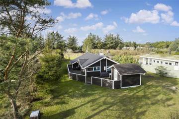 Ferienhaus für 4 Personen, mit Terrasse und Sauna in Løkken