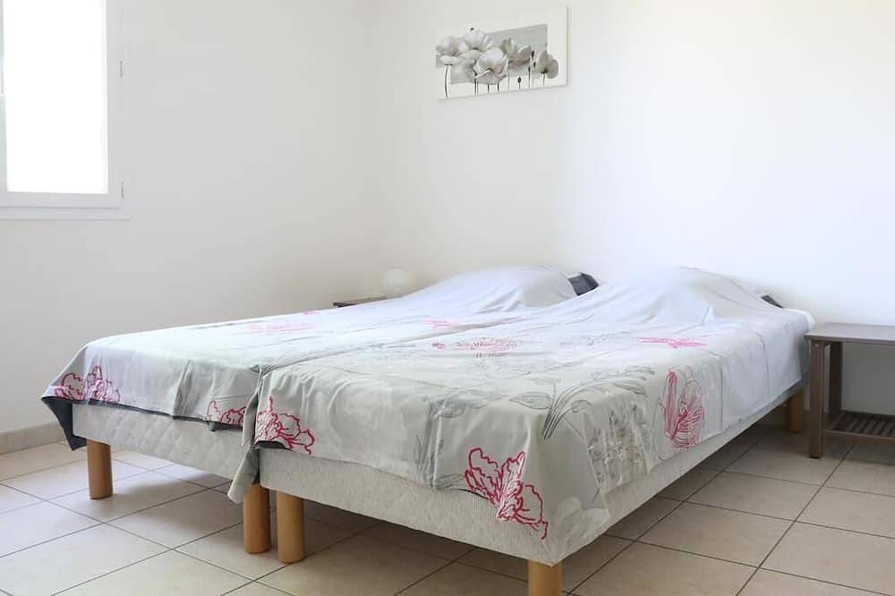 Quiet family friendly vacation home for 6 to 10 pers. in Cabrières-d'Avignon, Parc naturel régional du Luberon