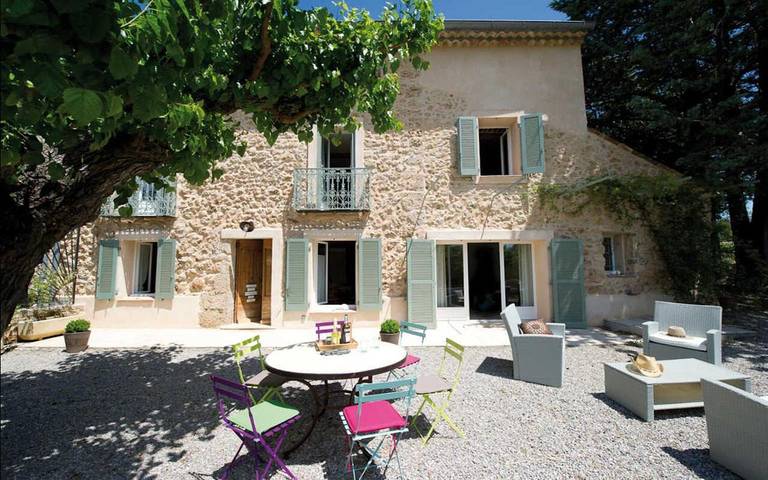 Location de vacances pour 4 personnes, avec jardin à Saint-Antonin-du-Var