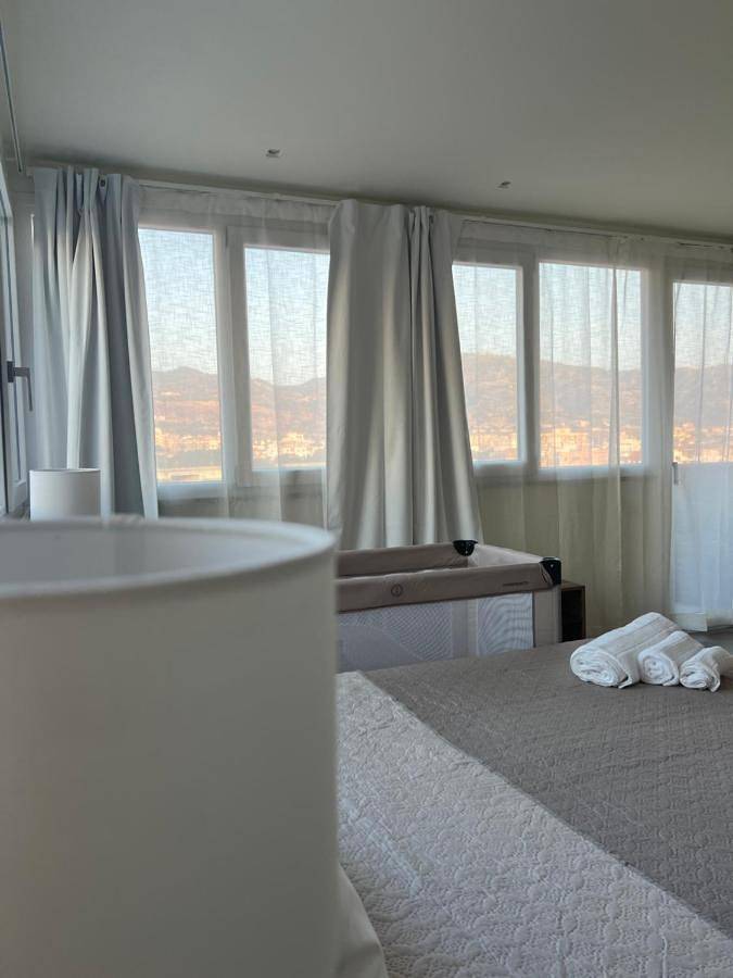 Location de vacances pour 3 personnes, avec Balcon ainsi que Terrasse et Vue dans Gallico Marina