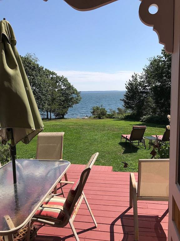 Cottage for 6 people, with terrace and garden in Maine