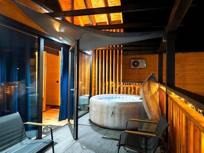 Dom wakacyjny dla 8 osób, z Taras i Jacuzzi oraz Ogród i Widok w Polanica Zdrój