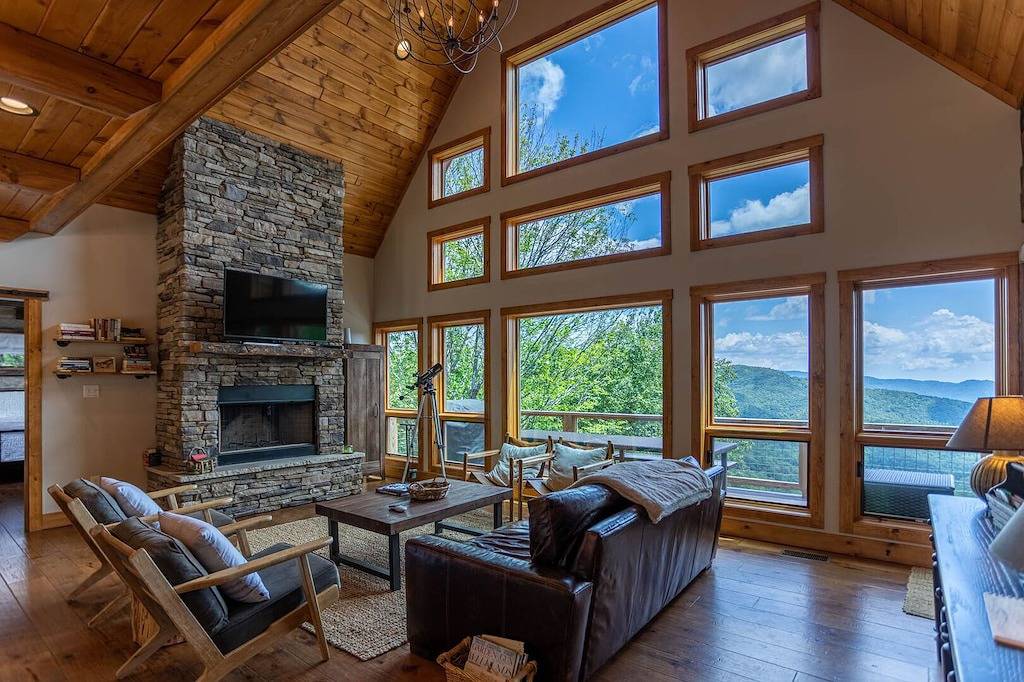 Owls Nest - Tierfreundliches Zuhause mit Billardtisch, herrlicher Aussicht, Innen- und Außenkamine in Blue Ridge Parkway, Caldwell County