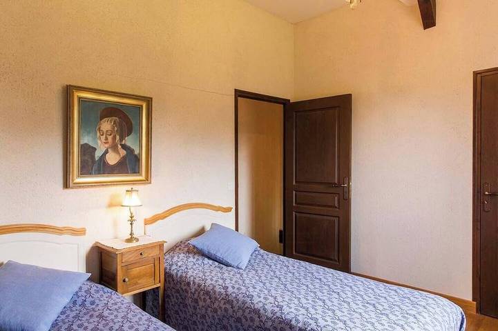 Location de vacances pour 4 personnes, avec piscine et balcon à Combourg - 2
