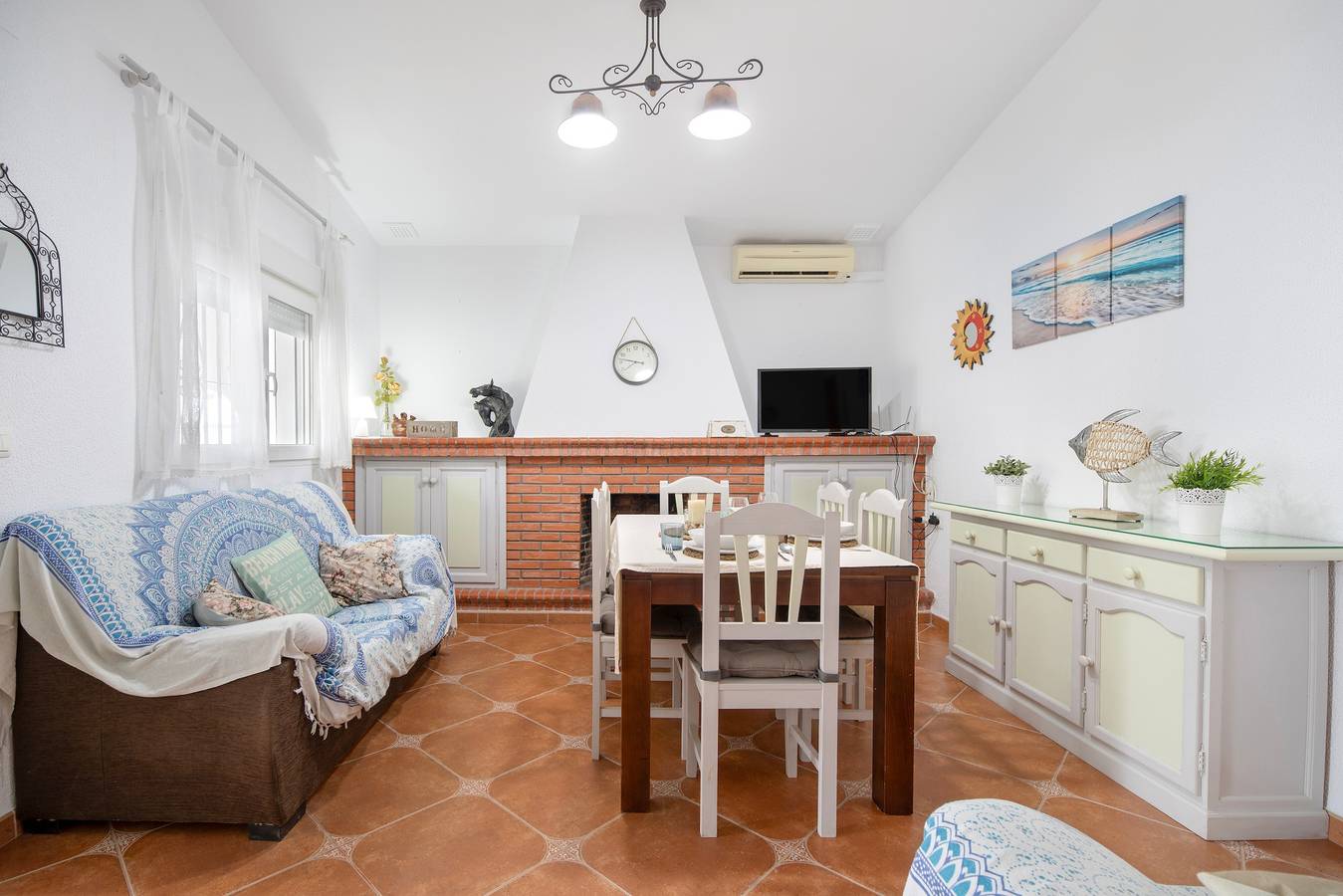 Chalet 'Good Vibes' con piscina privada, Wi-Fi y aire acondicionado in Novo Sancti Petri, Chiclana de la Frontera