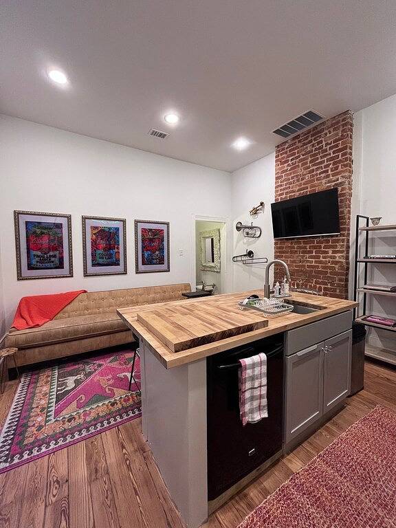 Welcome to the Jazznest! in Uptown, New Orleans