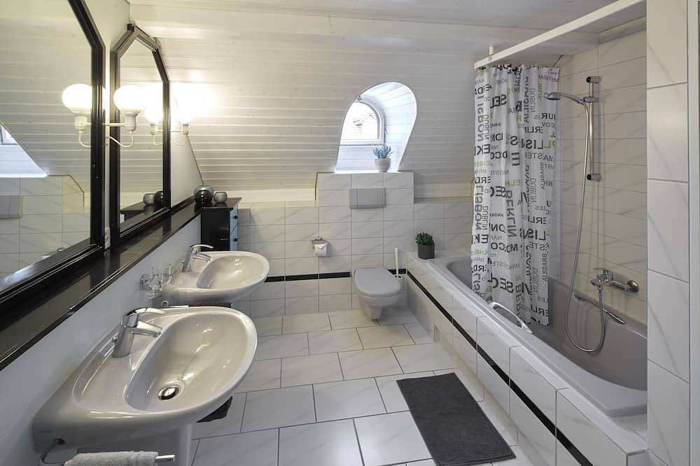 Ganze Wohnung, Gemütliche Altstadt Dachwohnung in Mitten der Rosenstadt Bischofszell in Bischofszell, Zürich Voralpen