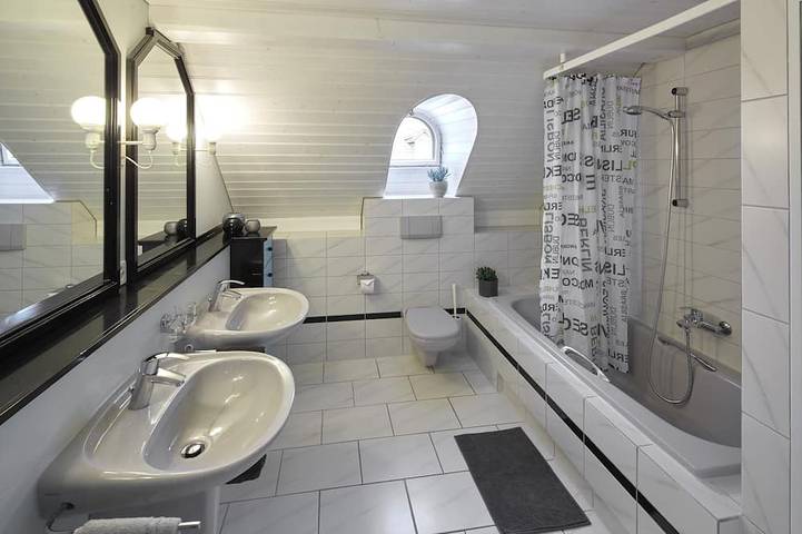 Ganze Wohnung, Gemütliche Altstadt Dachwohnung in Mitten der Rosenstadt Bischofszell in Blidegg, Bischofszell