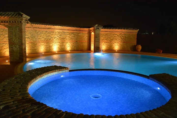 Zimmer für 3 Personen, mit Garten und Balkon sowie Pool - 1