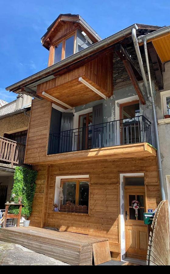 Chalet pour 6 personnes, avec terrasse, animaux acceptés à Le Bourg-d'Oisans - 2