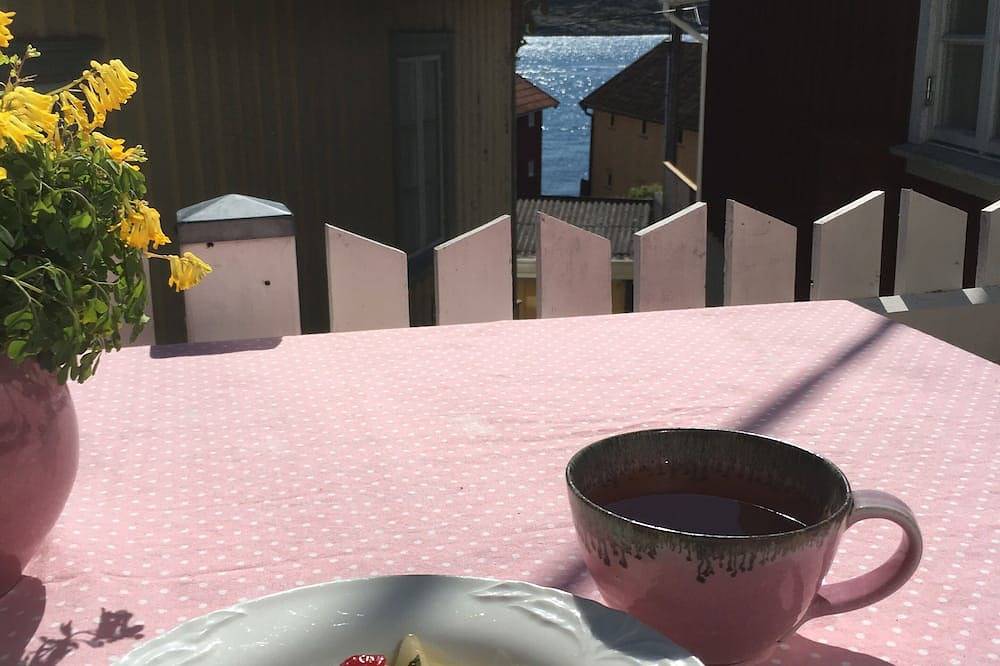 Charming 4-bedroom cottage on Gullholmen, the hidden gem on Swedish westcoast in Stockholm, Schwedische Ostsee