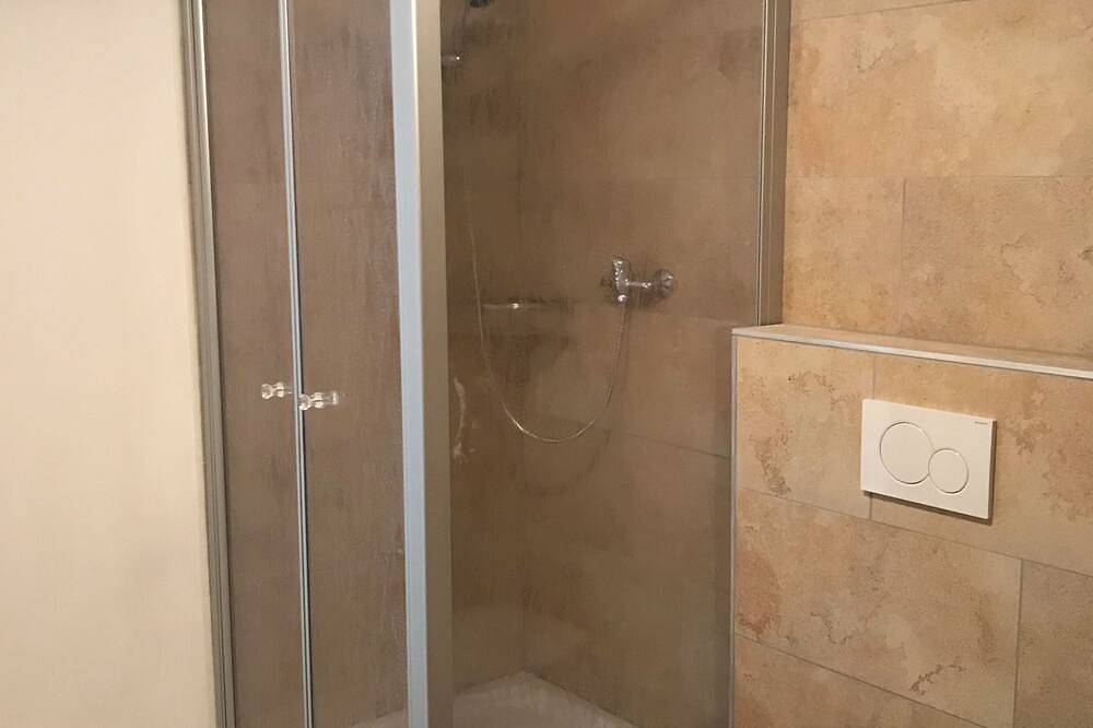 Ganze Wohnung, Helle 3 Zi Whg in Deggendorf für Monteure - Studenten - Urlauber in Deggendorf, Ostbayern