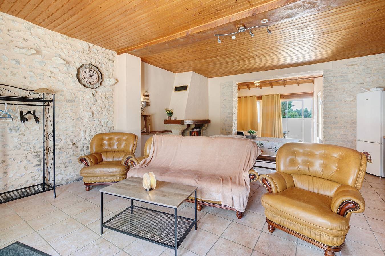 Petite maison 'Gite Xl 8 avec piscine privée, terrasseproche Grottes de Lascaux in Fossemagne, Périgord Noir
