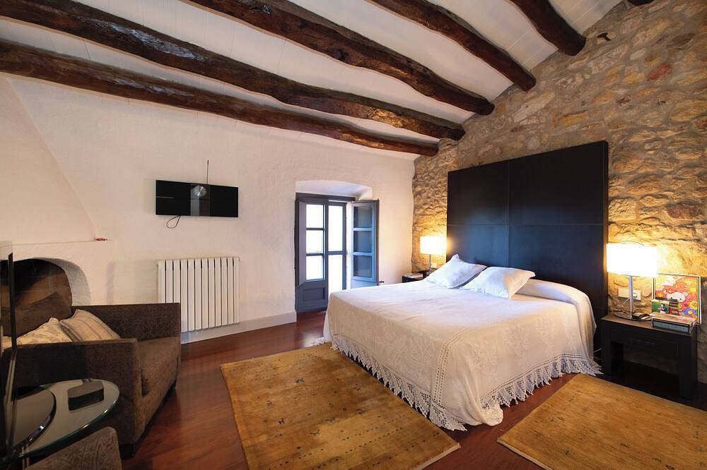 Casa Rufina- Exclusiva Propiedad en el Corazón de Pals- Costa Brava in Pals, Costa Brava