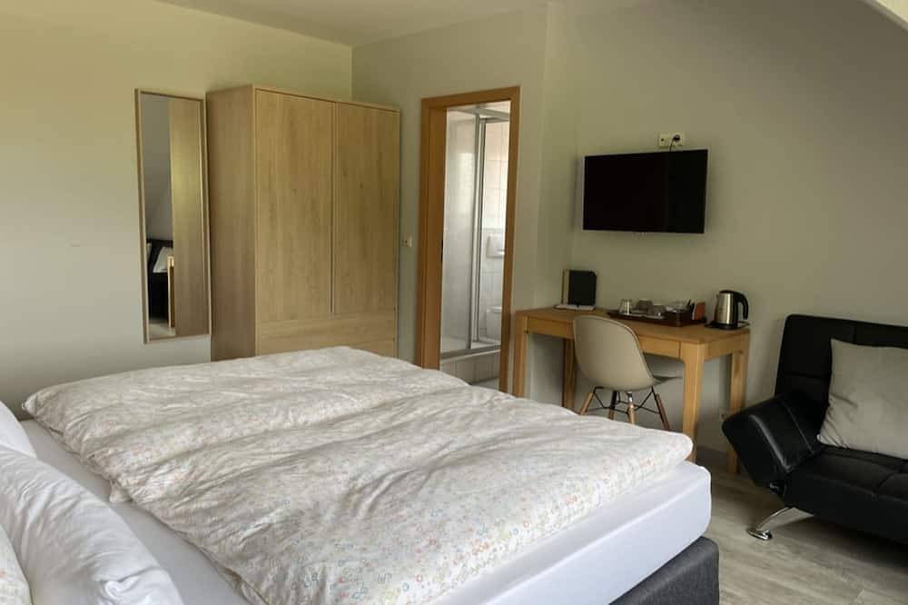 Ganze Wohnung, Zimmer 2 - Komfort Doppelzimmer mit Balkon und Bergblick in Rangendingen, Neckar-Alb