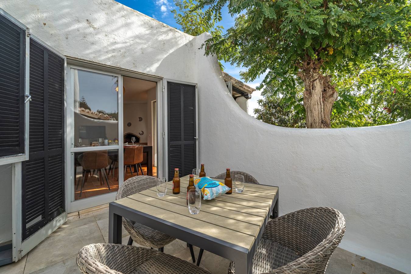 Holiday Home 'Valentina' with Shared Pool, Wi-Fi and Air Conditioning in Carvoeiro, Lagoa