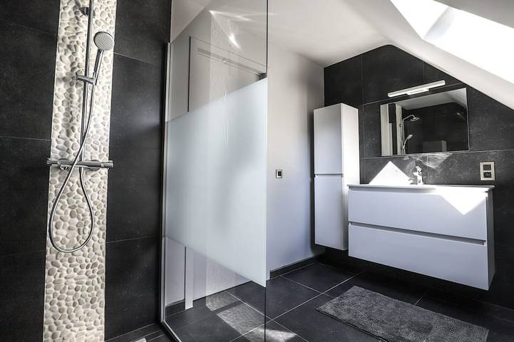 Location de vacances pour 8 personnes, avec terrasse ainsi que jacuzzi et jardin à Frasnes-lez-Anvaing - 3