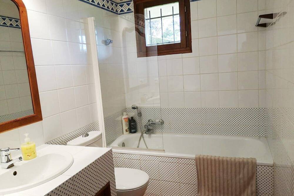 Entire apartment, Ground Floor 1 room Pool, Fireplace & Private Garden in Osséja, Parc naturel régional des Pyrénées catalanes