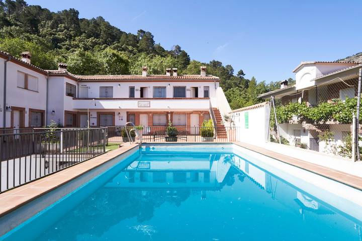 Hel lägenhet, Apartment 'Estrella De La Sierra' with Mountain Views, Wi-Fi, and Air Conditioning in Arroyo Frío, La Iruela