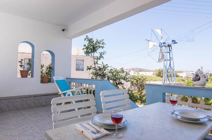 Gîte pour 4 personnes, avec Balcon et Terrasse ainsi que Jardin et Vue dans Palekastron
